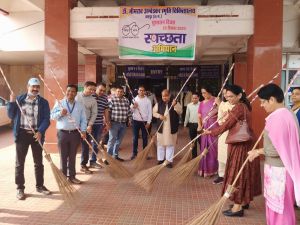 अम्बेडकर अस्पताल में  सुशासन दिवस पर स्वच्छता अभियान का आयोजन