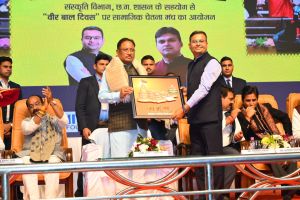  मुख्यमंत्री  विष्णु देव साय नवा सुरुज कवि सम्मेलन में हुए शामिल