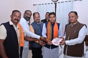  मुख्यमंत्री विष्णु देव साय से मंत्री  टंकराम वर्मा ने की सौजन्य मुलाकात