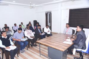 कलेक्टर ने की प्रधानमंत्री फसल बीमा योजना की समीक्षा