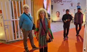  ग्रीस से आये नीस दंपत्ति ने देखी अटल जी की प्रदर्शनी,  कहा पूर्व प्रधानमंत्री के बारे में जानना अच्छा अनुभव