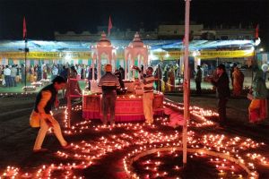 पांच हजार दियों से रोशन हुआ महायज्ञ पंडाल