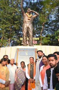  मुख्यमंत्री विष्णुदेव साय ने स्व. दिलीप सिंह जूदेव की प्रतिमा का किया माल्यार्पण
