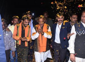  मुख्यमंत्री  विष्णु देव साय का वनवासी कल्याण आश्रम में भव्य स्वागत