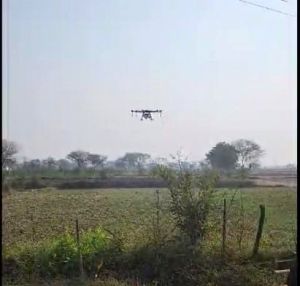 ओझागहन में कृषि कार्य मे नई टेक्नोलॉजी ड्रोन द्धारा नैनो डीएपी के छिड़काव का किया गया डेमोंस्ट्रेशन