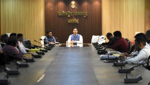 कलेक्टर ने ली विशेष संक्षिप्त पुनरीक्षण अर्हता के संबंध