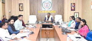 नामांतरण एवं बटवारा के प्रकरणों के निराकरण के लिए पटवारी पर रखें नियंत्रण - कलेक्टर