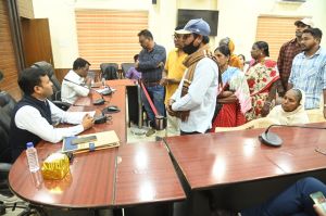  जनदर्शन में अपर कलेक्टर ने सुनी लोगों की समस्याएं