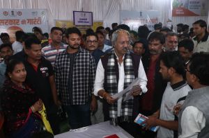  विकसित भारत संकल्प यात्रा शिविर जोन 6 के वार्ड  65 में पहुँचे मंत्री बृजमोहन अग्रवाल 