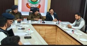  वाहन चालकों की हड़ताल को लेकर प्रशासन ने ली ट्रक-बस एसोसिएशन की बैठक