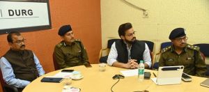  मुख्यमंत्री  विष्णु देव साय ने वीसी के माध्यम से ली अधिकारियों की बैठक