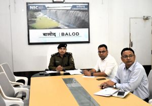  मुख्यमंत्री ने ली ट्रक चालकों की हड़ताल के मद्देनजर वीडियो कान्फ्रेंसिंग के माध्यम से संभाग आयुक्त, आईजी, कलेक्टर एवं एसपी की बैठक 