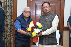 मुख्यमंत्री श्री साय से शहीद कर्नल विप्लव त्रिपाठी के पिता ने की सौजन्य मुलाकात