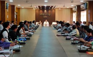   समय-सीमा की बैठक में कलेक्टर ने जिले में शासकीय योजनाओं के क्रियान्वयन की प्रगति की विस्तृत समीक्षा की