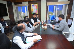 जनसंपर्क आयुक्त  ने कार्यभार ग्रहण के बाद विभागीय अधिकारियों के साथ  बैठक ली 