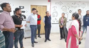 कलेक्टर डॉ गौरव कुमार सिंह ने किया बीपीओ कॉल सेंटर का निरीक्षण