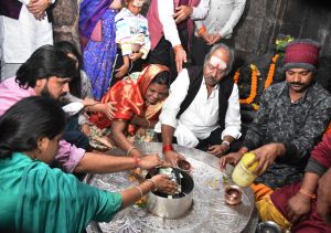 शिक्षा मंत्री बृजमोहन अग्रवाल ने भोरमदेव मंदिर में भगवान शिव की पूजा-अर्चना की शिक्षा मंत्री बृजमोहन अग्रवाल ने भोरमदेव मंदिर में भगवान शिव की पूजा-अर्चना की