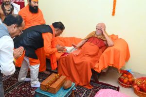 मुख्यमंत्री विष्णुदेव साय ने शंकराचार्य स्वामी निश्चलानंद जी महाराज से सौजन्य मुलाकात कर प्रदेश की सुख-समृद्धि का लिया आशीर्वाद मुख्यमंत्री विष्णुदेव साय ने शंकराचार्य स्वामी निश्चलानंद जी महाराज से सौजन्य मुलाकात कर प्रदेश की सुख-समृद्धि का लिया आशीर्वाद