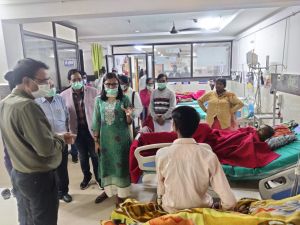 कलेक्टर ने किया जिला अस्पताल का औचक निरीक्षण