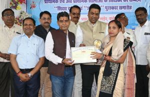  स्कूली बच्चों को संस्कारित करने में शिक्षकों की महत्वपूर्ण  भूमिका: राजस्व मंत्री टंक राम वर्मा