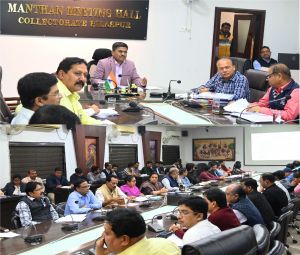 कलेक्टर ने स्वास्थ्य विभाग की बैठक में दी चेतावनी कलेक्टर ने स्वास्थ्य विभाग की बैठक में दी चेतावनी