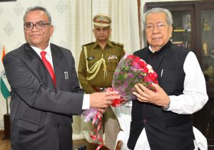 राज्यपाल  हरिचंदन से शहीद नंद कुमार पटेल विश्वविद्यालय के कुलपति ने सौजन्य मुलाकात की