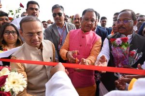 दुर्ग के खपरी में मुख्यमंत्री  विष्णुदेव साय ने प्रदर्शनी का निरीक्षण किया