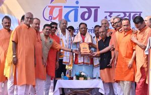 मुख्यमंत्री श्री साय पुरखौती मुक्तांगन में पतंग उत्सव में शामिल हुए