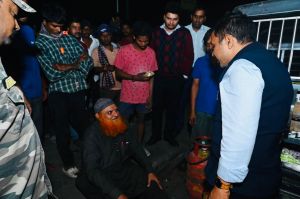 कलेक्टर ने दिखाई संवेदनशीलता, रास्ते में सड़क दुर्घटना से घायल का खुद रुक कर किया प्राथमिक उपचार कलेक्टर ने दिखाई संवेदनशीलता, रास्ते में सड़क दुर्घटना से घायल का खुद रुक कर किया प्राथमिक उपचार