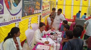 गांव-गांव में हितग्राही कर रहे केंद्र सरकार की योजनाओं से लाभ लेने हेतु आवेदन