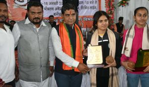  सफलता प्राप्ति के लिए युवा सही दिशा में लगाएं अपनी ताकत- मंत्री टंकराम वर्मा