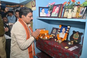 गणतंत्र दिवस के राज्य स्तरीय कार्यक्रम के लिए उपमुख्यमंत्री विजय शर्मा ने शहीद परिवार को दिया निमंत्रण गणतंत्र दिवस के राज्य स्तरीय कार्यक्रम के लिए उपमुख्यमंत्री विजय शर्मा ने शहीद परिवार को दिया निमंत्रण