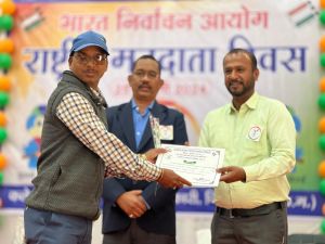 जनता के मताधिकार की शक्ति ही मजबूत लोकतंत्र का आधार- कमिश्नर श्याम धावड़े जनता के मताधिकार की शक्ति ही मजबूत लोकतंत्र का आधार- कमिश्नर श्याम धावड़े