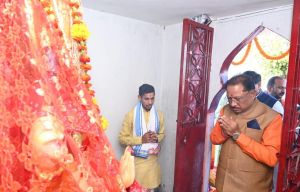 मुख्यमंत्री श्री साय ने बेमेतरा जिले के ग्राम ग्राम ढनढनी स्थित जूनी माता मंदिर में पूजा अर्चना की
