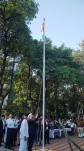 कलेक्टर डॉ गौरव सिंह ने कलेक्टोरेट में किया ध्वजारोहण