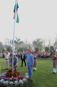 75वें गणतंत्र दिवस पर कुलपति डॉ. चंदेल ने तिरंगा फहराया और परेड की सलामी ली 