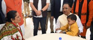  मुख्यमंत्री ने शहीद जयसिंह के नाती को गोद में लेकर दुलारा