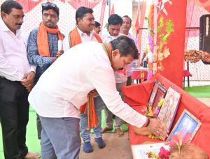  उपमुख्यमंत्री  विजय शर्मा कबीरधाम जिले  के कई ग्रामों में आयोजित भागवत कथा और नवधा रामायण कार्यक्रम में हुए शामिल