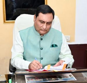 डॉ. अलंग ने संभाला आयुष विश्वविद्यालय के कुलपति का प्रभार डॉ. अलंग ने संभाला आयुष विश्वविद्यालय के कुलपति का प्रभार