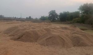 नियम-कायदों के उल्लंघन पर 4 खदान सील नियम-कायदों के उल्लंघन पर 4 खदान सील