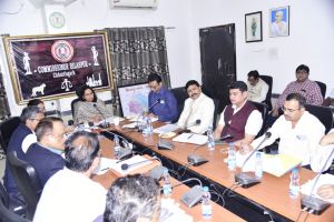 मेडिकल काॅलेजों सहित स्वास्थ्य विभाग के काम-काज की समीक्षा