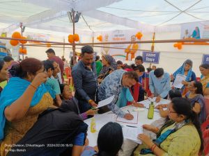 महतारी वंदन योजना के आवेदन के लिए उमड़ी भीड़, दिखा महिलाओं में उत्साह