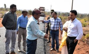  कलेक्टर ने किया मुख्य मार्ग गुरामी से कामता तक मुख्यमंत्री ग्रामीण सड़क योजना के नवीनीकरण कार्य का निरीक्षण