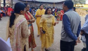 महतारी वंदन योजना फार्म जमा करने निगम द्वारा 6 स्थलो पर काउंटर बनाये गये