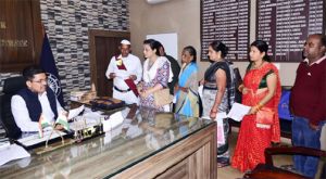  कलेक्टर ने जनदर्शन में सुनी आम जनता की समस्याएं