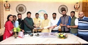  देश का प्रतिनिधित्व करना गौरवपूर्ण, स्वामी विवेकानंद की तरह भारत की महान संस्कृति की झलक दुनिया को दिखाएं युवा: मुख्यमंत्री  