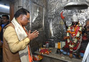 मुख्यमंत्री ने मां काली की पूजा-अर्चना कर लिया आशीर्वाद मुख्यमंत्री ने मां काली की पूजा-अर्चना कर लिया आशीर्वाद