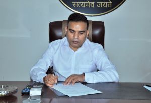 राज्यपाल के नव नियुक्त सचिव यशवंत कुमार ने कार्यभार ग्रहण किया