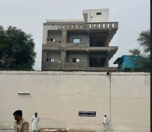 अवैध भवन निर्माण से केन्द्रीय जेल की सुरक्षा को खतरा अवैध भवन निर्माण से केन्द्रीय जेल की सुरक्षा को खतरा
