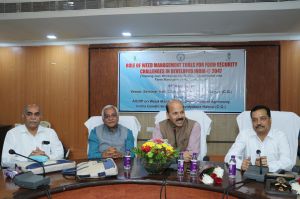  खाद्यान्न सुरक्षा सुनिश्चित करने में खरपतवार प्रबंधन की महत्वपूर्ण भूमिका: डाॅ. चंदेल